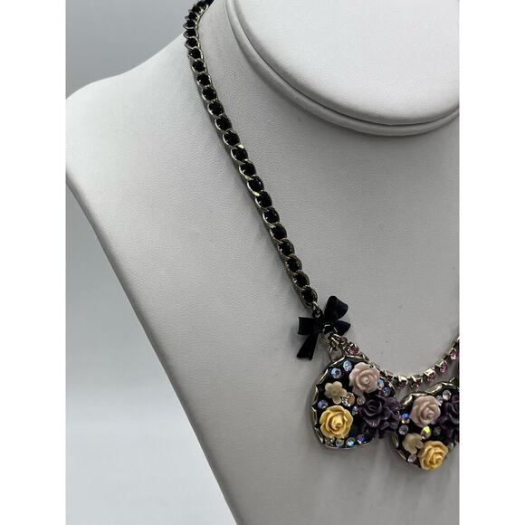 Betsey Johnson Vintage Floral Heart‎ Necklace Resin Black 
Carved Pink Rose Bow - Picture 8 of 13